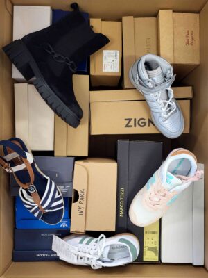 The photo shows a package with footwear in the category AS.