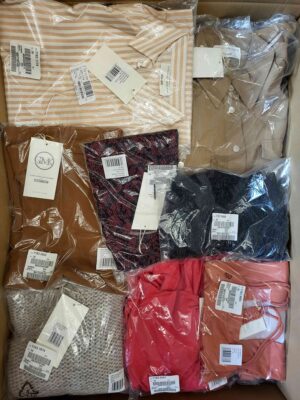 The photo shows a package with clothing in the category YA.