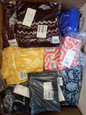 The photo shows a package with clothing in the category YA.