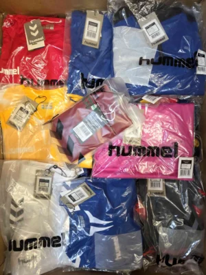 The photo shows a package with clothing in the category H.