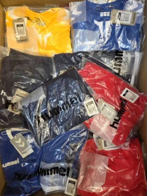 The photo shows a package with clothing in the category H.