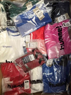The photo shows a package with clothing in the category H.
