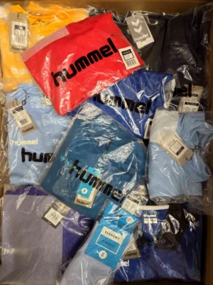 The photo shows a package with clothing in the category H.