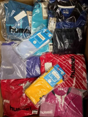 The photo shows a package with clothing in the category H.