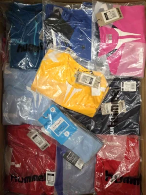 The photo shows a package with clothing in the category H.