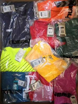 The photo shows a package with clothing in the category H.