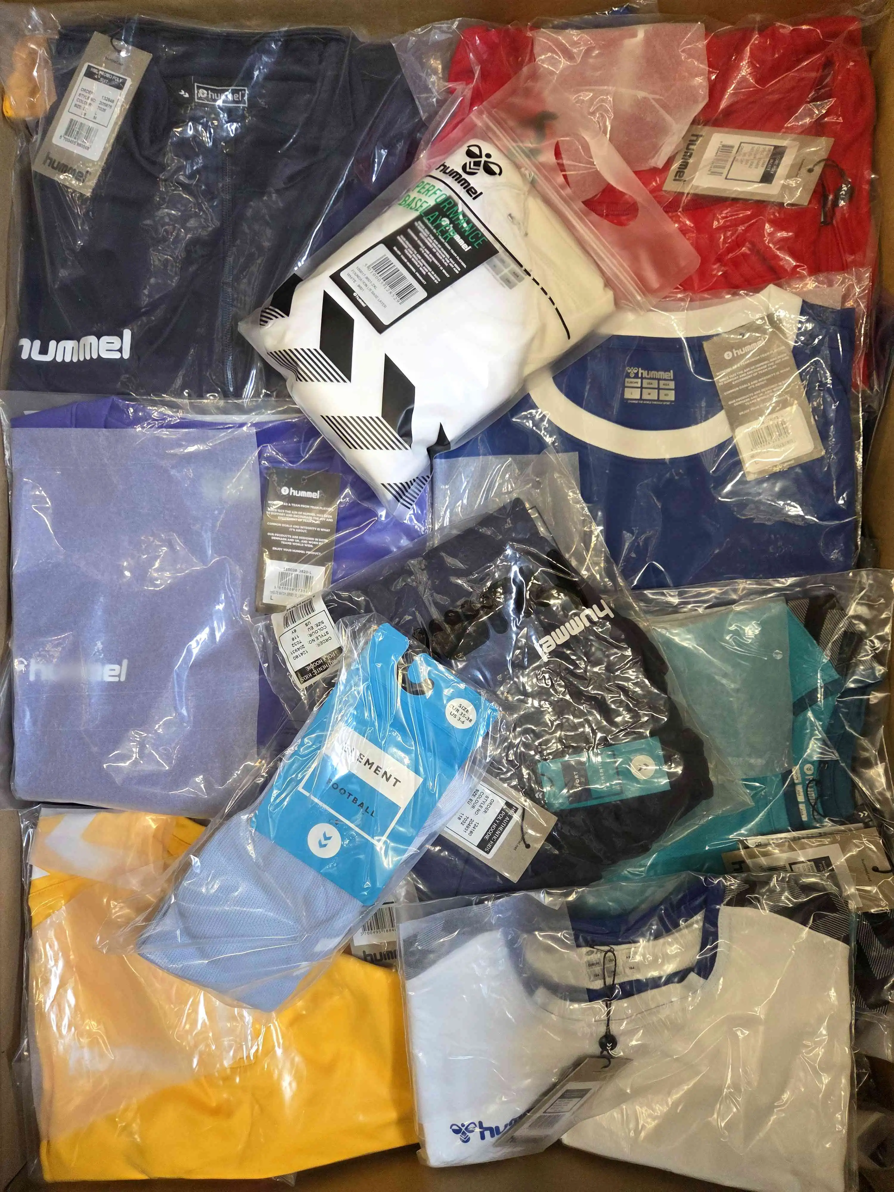 H973 3 The photo shows a package with clothing in the category H.