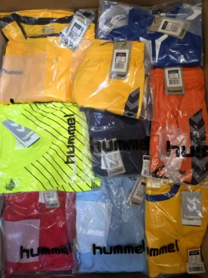 The photo shows a package with clothing in the category H.