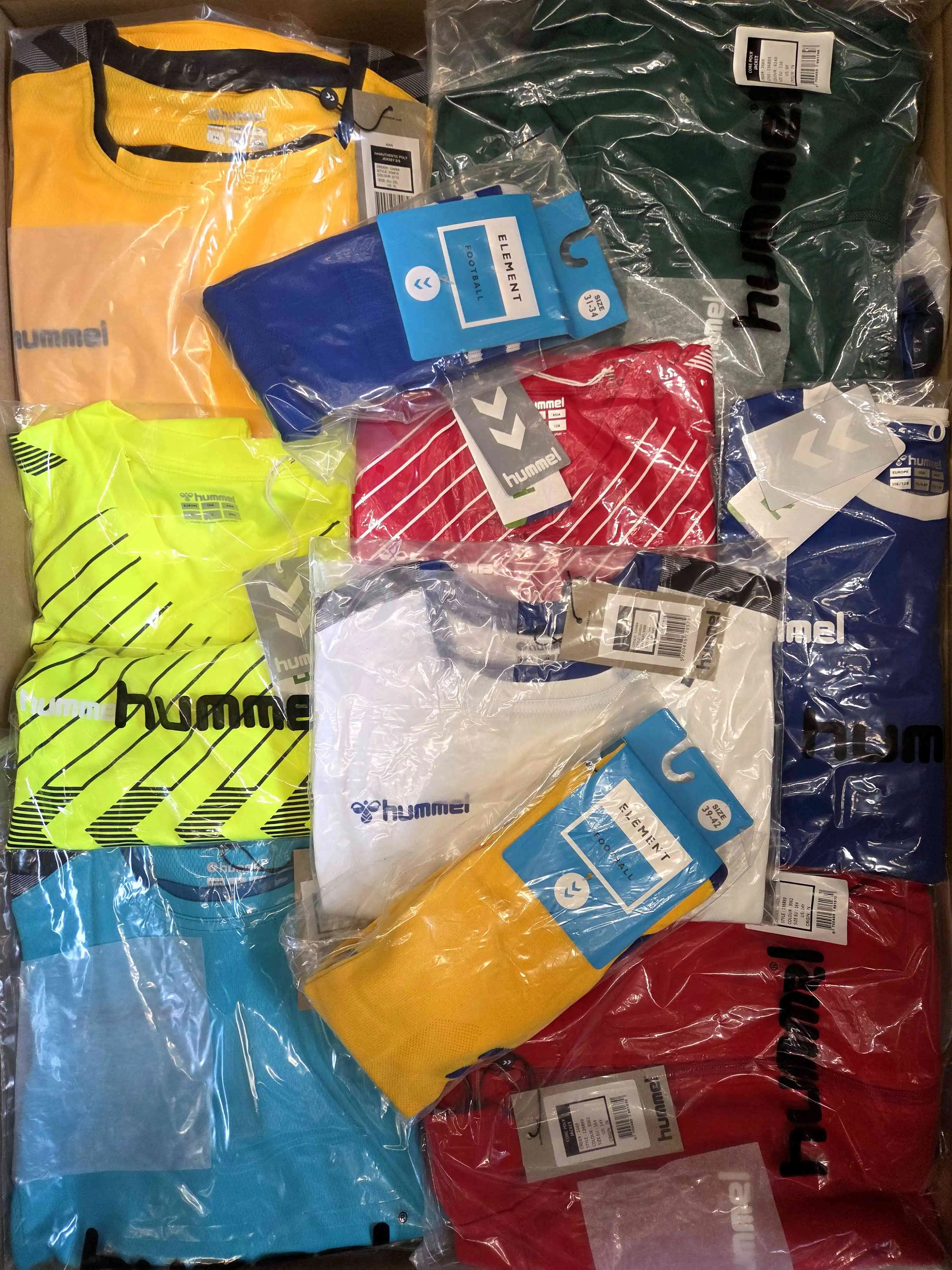 H976 3 The photo shows a package with clothing in the category H.