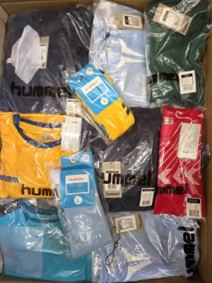 The photo shows a package with clothing in the category H.
