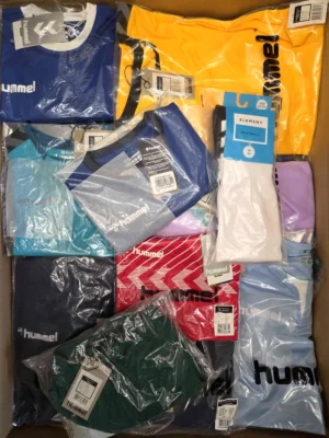 The photo shows a package with clothing in the category H.