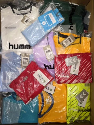 The photo shows a package with clothing in the category H.