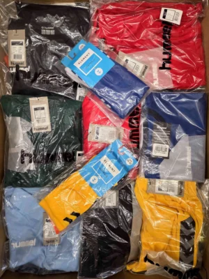 The photo shows a package with clothing in the category H.