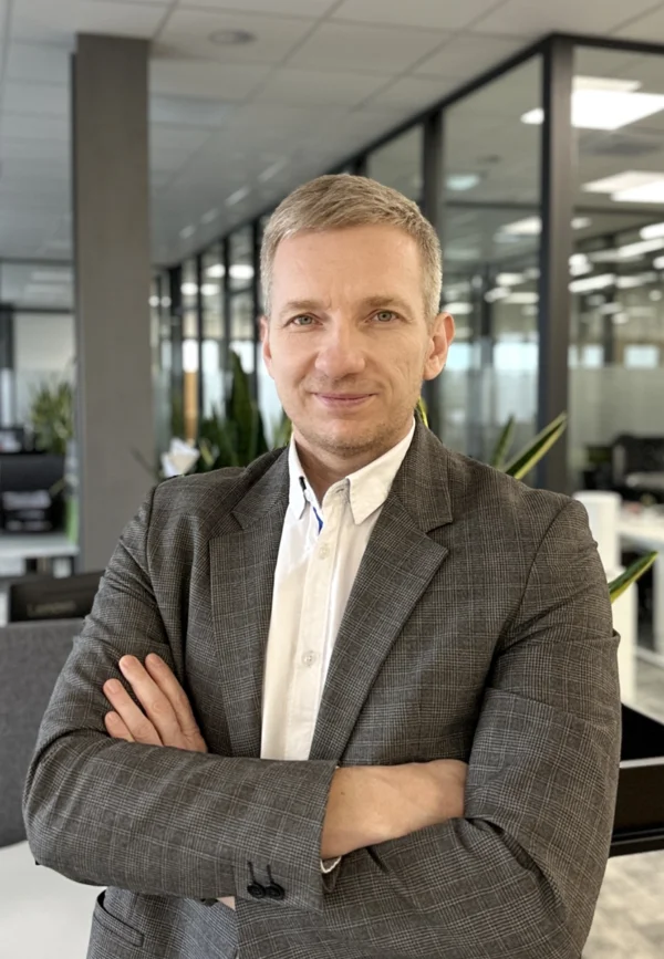 The photo shows a package with clothing in the category B.