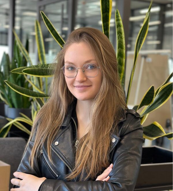 The photo shows a package with clothing in the category K.