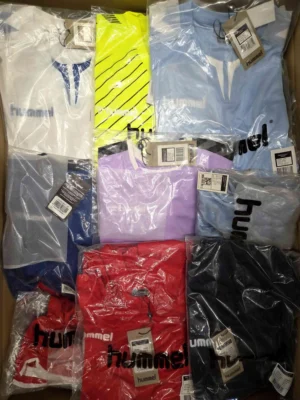 The photo shows a package with clothing in the category H.
