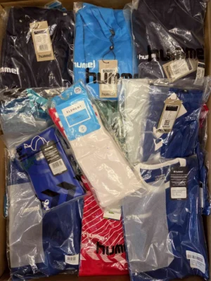 The photo shows a package with clothing in the category H.