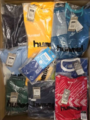 The photo shows a package with clothing in the category H.