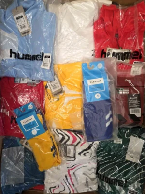 The photo shows a package with clothing in the category H.