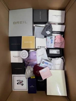 The photo shows a package with clothing in the category A.