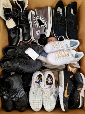 The photo shows a package with footwear in the category SH.