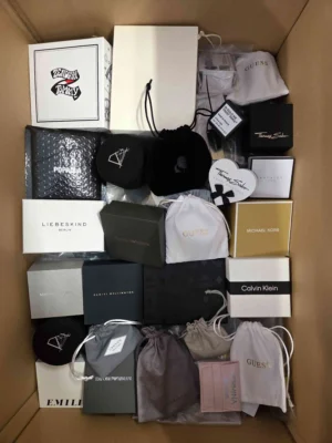 The photo shows a package with clothing in the category A.