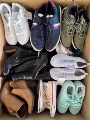 The photo shows a package with footwear in the category SH.