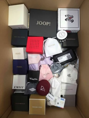 The photo shows a package with clothing in the category A.