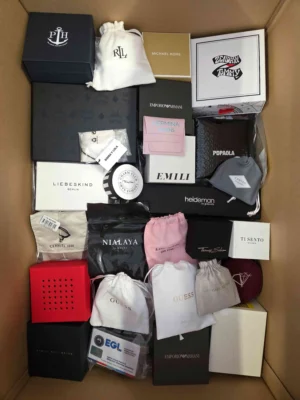 The photo shows a package with clothing in the category A.