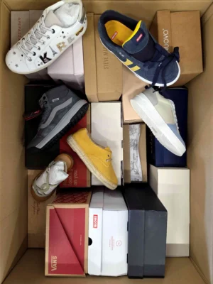 The photo shows a package with footwear in the category AS.