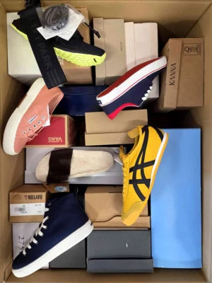 The photo shows a package with footwear in the category AS.