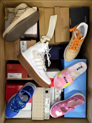 The photo shows a package with footwear in the category AS.