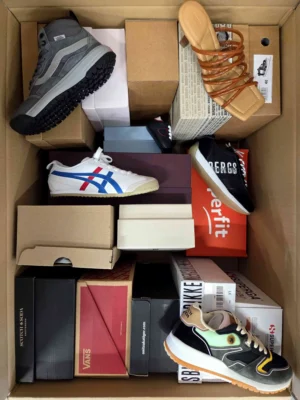 The photo shows a package with footwear in the category AS.