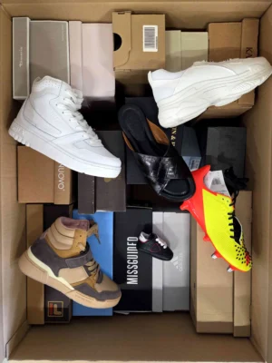 The photo shows a package with footwear in the category AS.