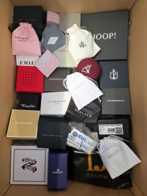 The photo shows a package with clothing in the category A.