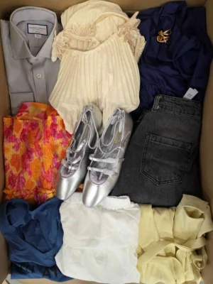 The photo shows a package with clothing in the category BSN.
