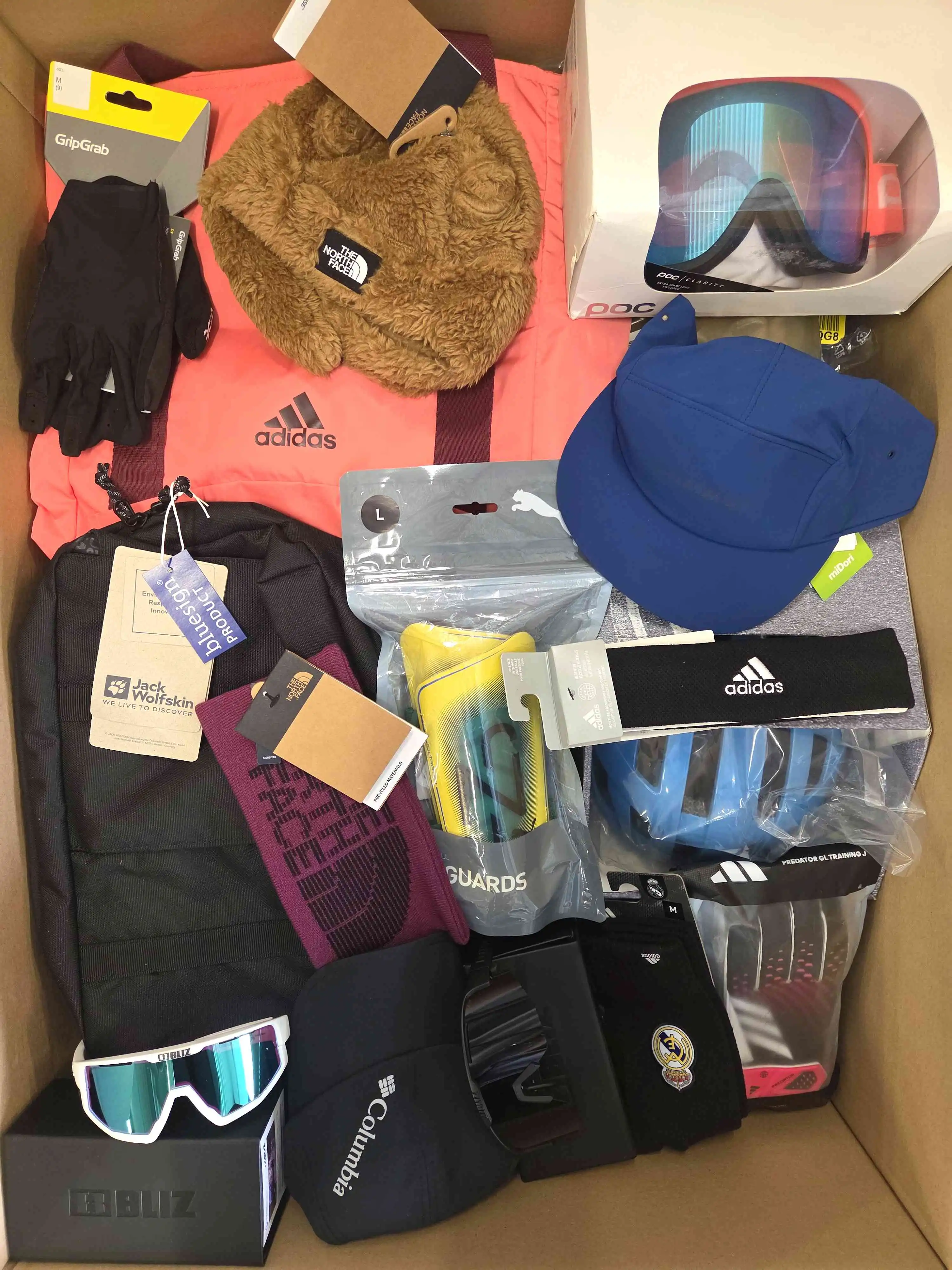 S116 3 The picture shows a package with accessories in the category Z.