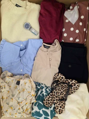 The photo shows a package with clothing in the category BSN.