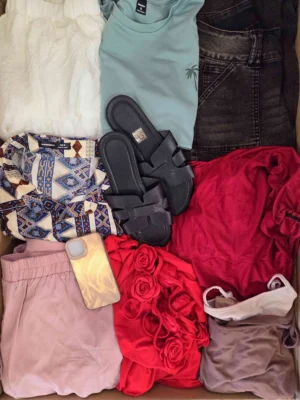 The photo shows a package with clothing in the category BSN.