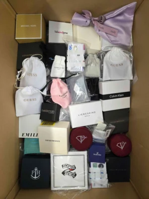 The photo shows a package with clothing in the category A.