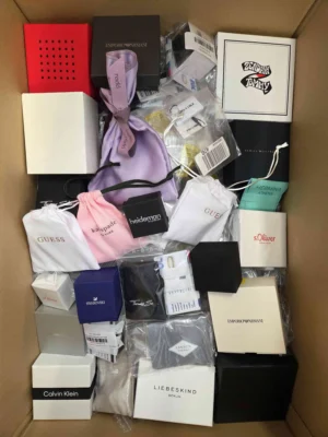 The photo shows a package with clothing in the category A.