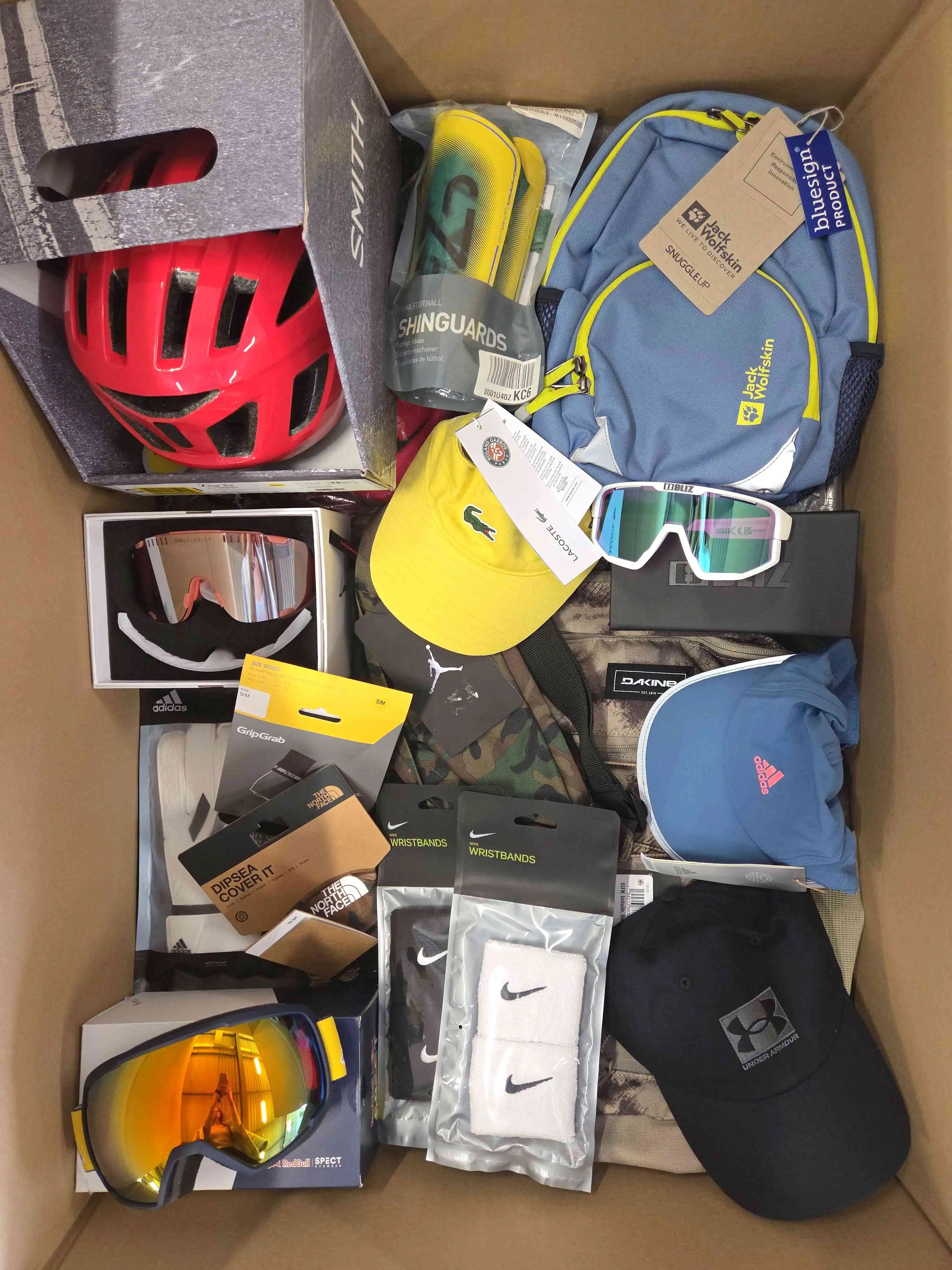 S120 3 The picture shows a package with accessories in the category Z.