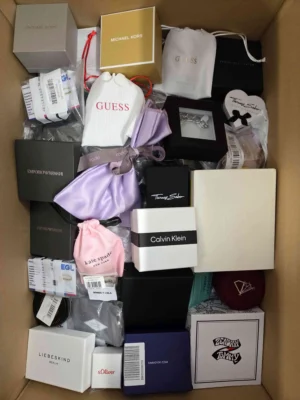 The photo shows a package with clothing in the category A.