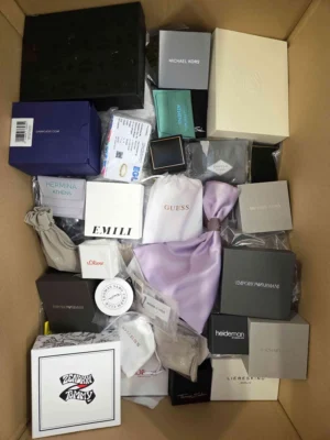 The photo shows a package with clothing in the category A.