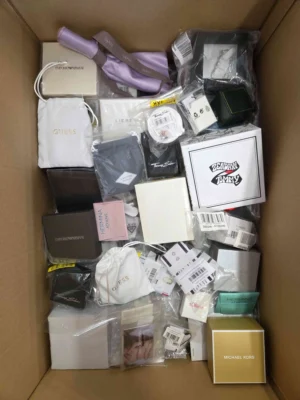The photo shows a package with clothing in the category A.