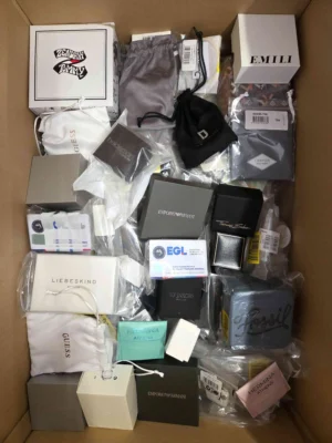 The photo shows a package with clothing in the category A.