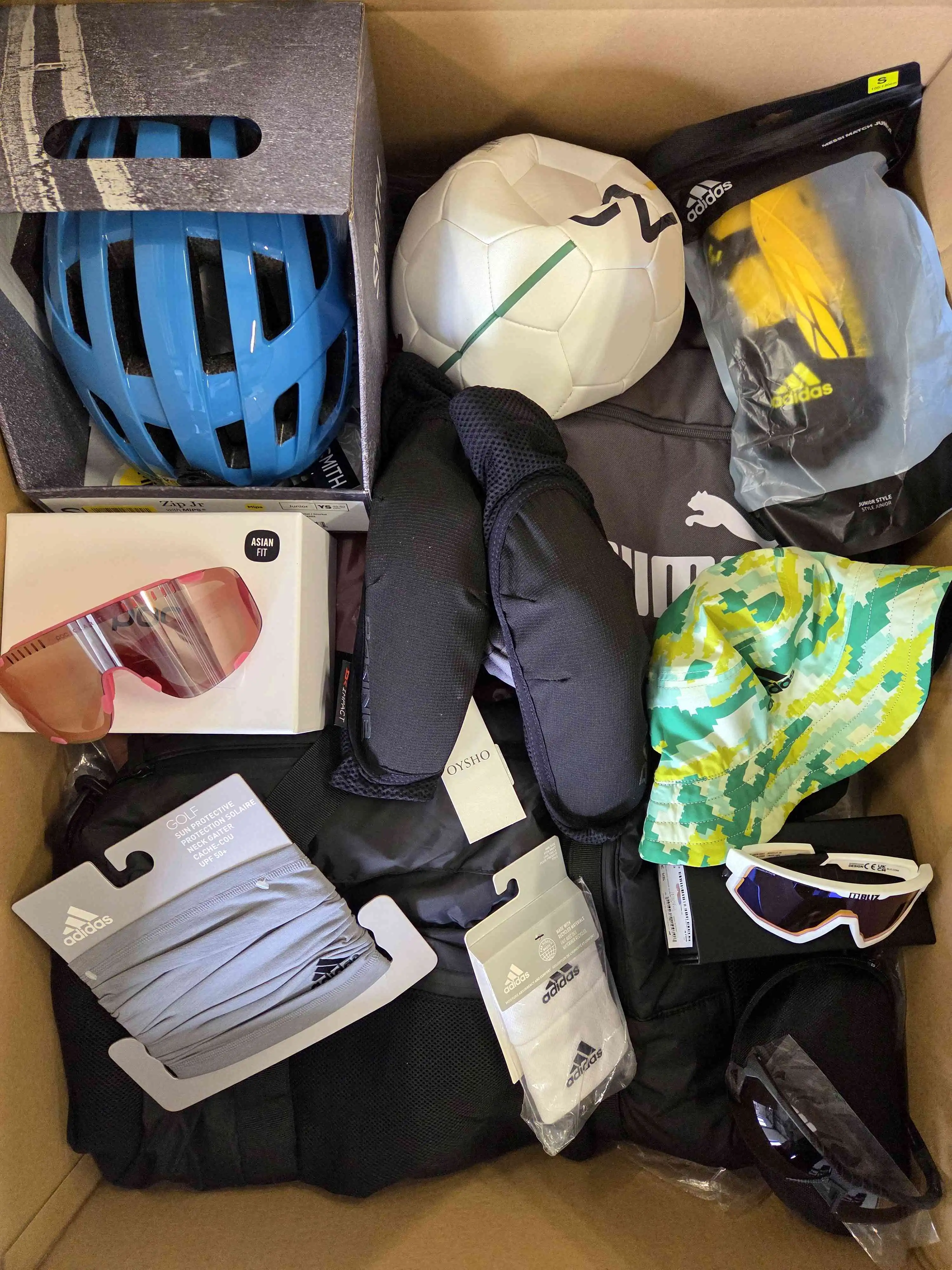 S130 3 The picture shows a package with accessories in the category Z.