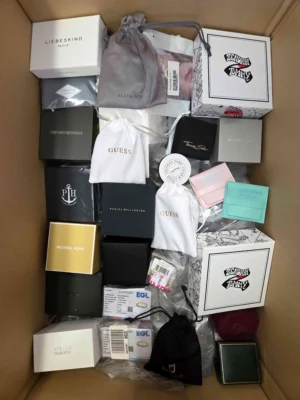 The photo shows a package with clothing in the category A.