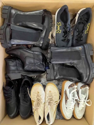 The photo shows a package with footwear in the category CSU.