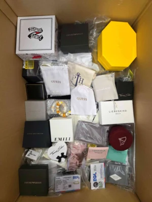 The photo shows a package with clothing in the category A.